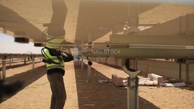 Engineer ties the nail in the field of solar