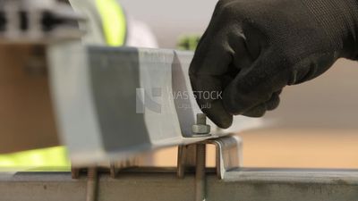 Engineer ties the nail in the field of solar