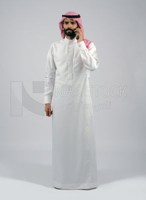 Gulf man holding a mobile