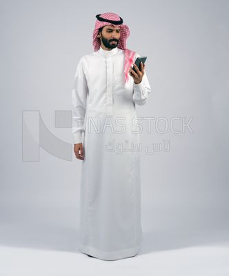 Gulf man holding a mobile