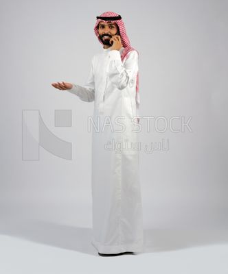 Gulf man holding a mobile