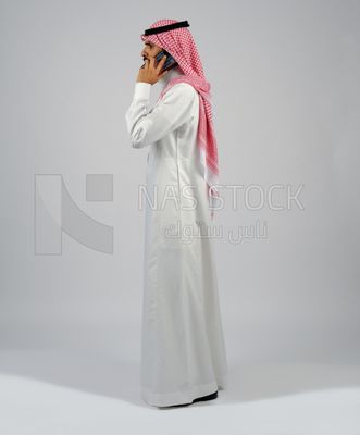 Gulf man holding a mobile