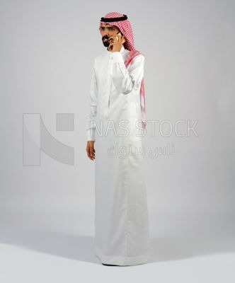 Gulf man holding a mobile
