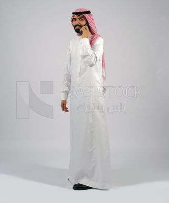 Gulf man holding a mobile
