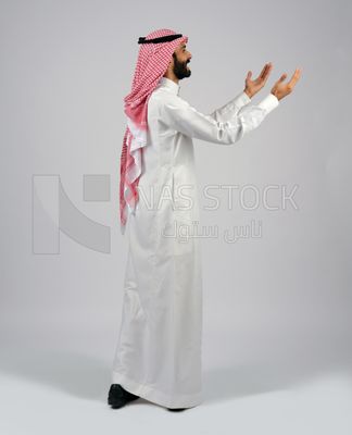 Gulf man in Saudi dress