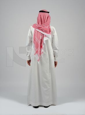 شاب خليجي بالزى السعودى
