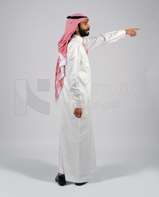 شاب خليجي بالزى السعودى