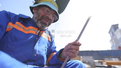 لحام في ملابس خاصة خوذات السلامة ، لحام الصلب ، عامل صناعي