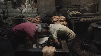 Thread dyeing workshop