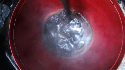 Thread dyeing workshop