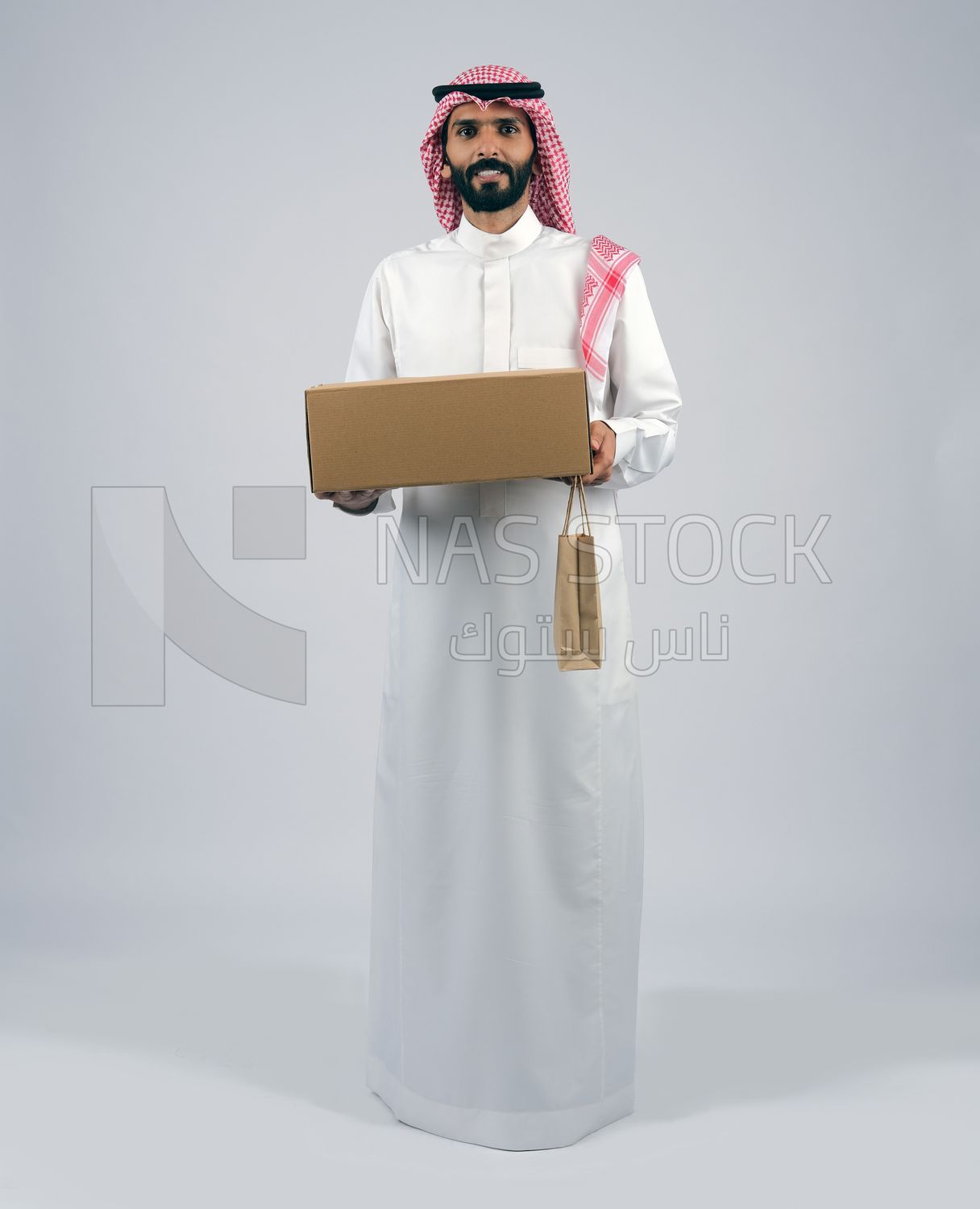 Gulf man working in delivery
