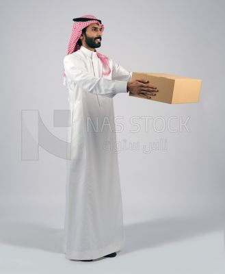 Gulf man carrying a box