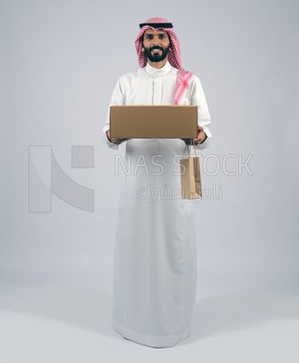 Gulf man working in delivery