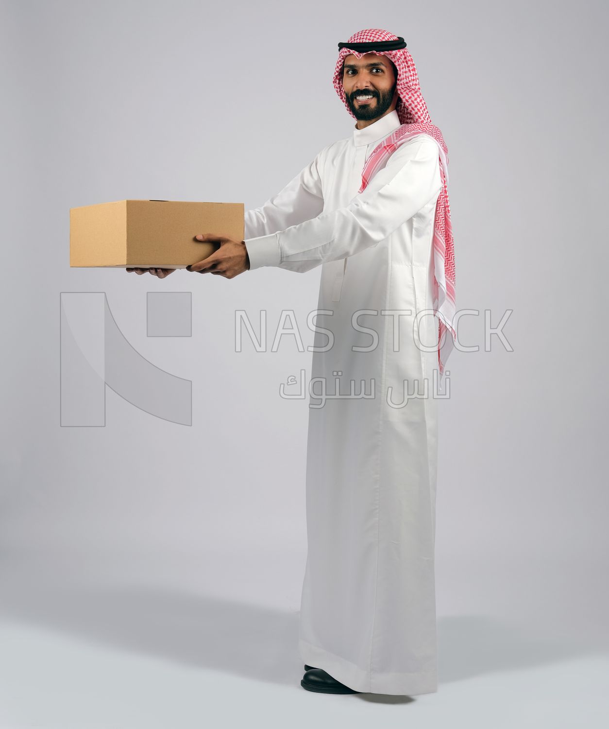 Gulf man carrying a box