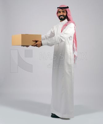Gulf man carrying a box