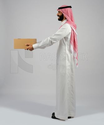 Gulf man carrying a box