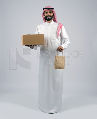 Gulf man working in delivery