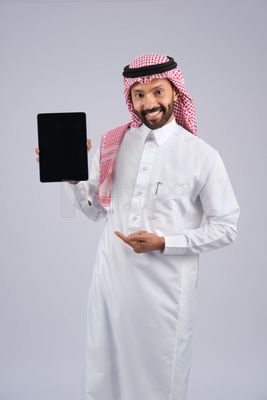 Gulf man holding a tablet