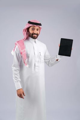 Gulf man holding a tablet