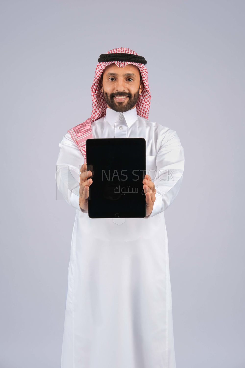 Gulf man holding a tablet