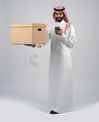 Gulf man carrying delivery box
