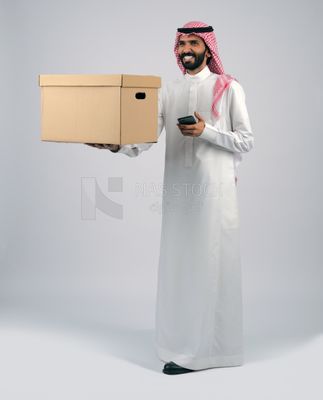 Gulf man carrying delivery box