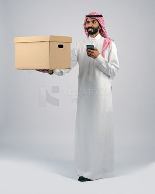 Gulf man carrying delivery box