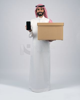 Gulf man carrying delivery box