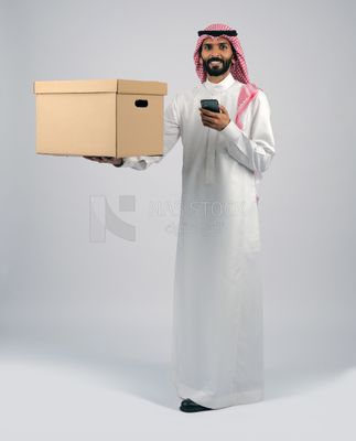 Gulf man carrying delivery box