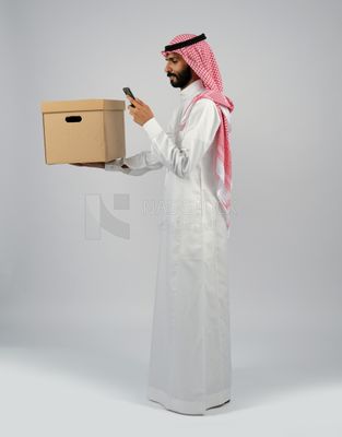Gulf man carrying delivery box