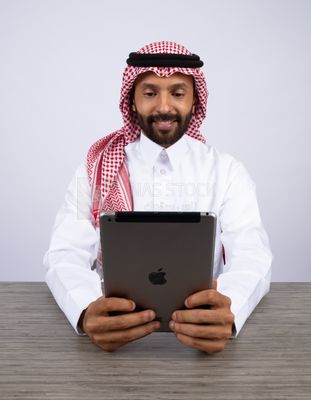 Gulf man using a tablet