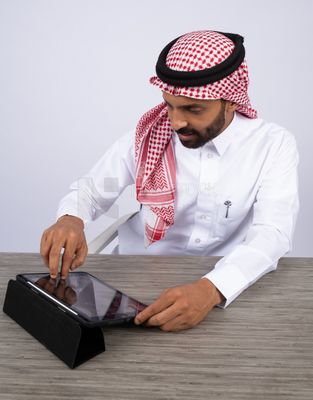 Gulf man using a tablet