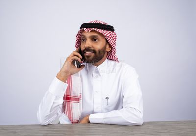 Gulf man using a tablet