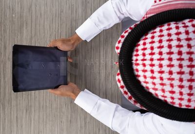 Gulf man using a tablet