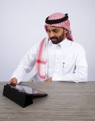 Gulf man using a tablet
