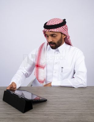 Gulf man using a tablet