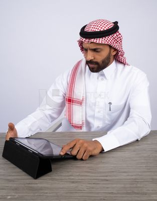 Gulf man using a tablet