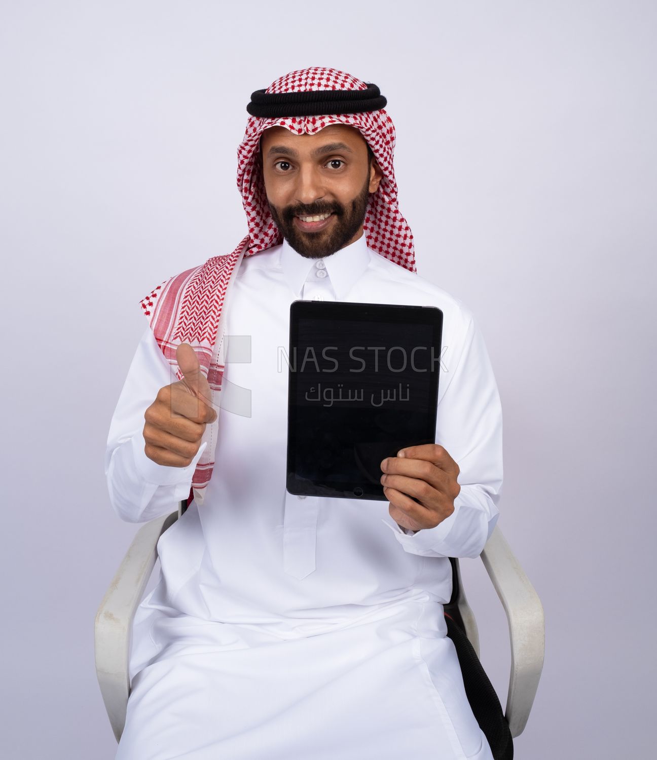 Gulf man holding tablet