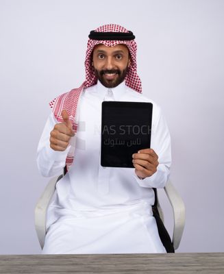 Gulf man holding tablet