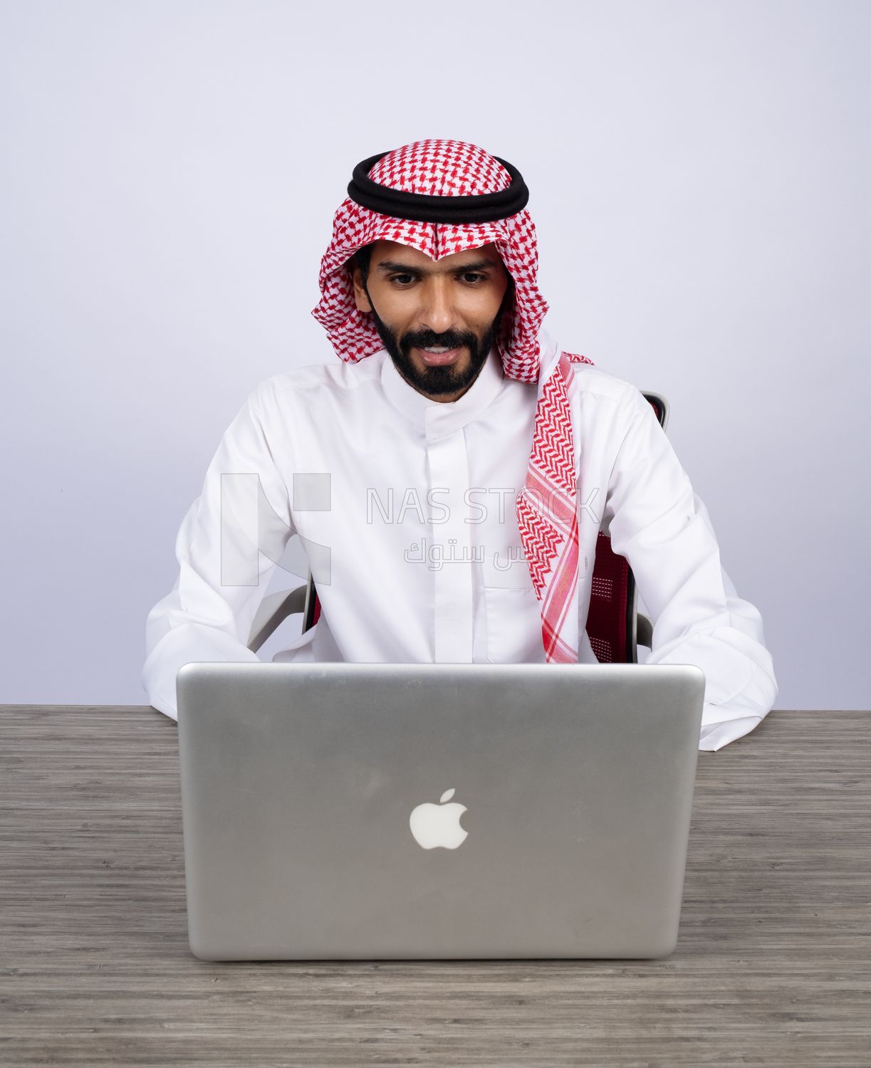 Gulf man using laptop
