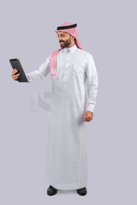 Gulf man holding tablet