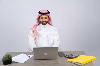 Gulf man working in company