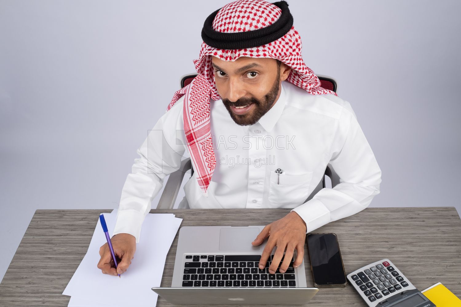 Gulf man working in company
