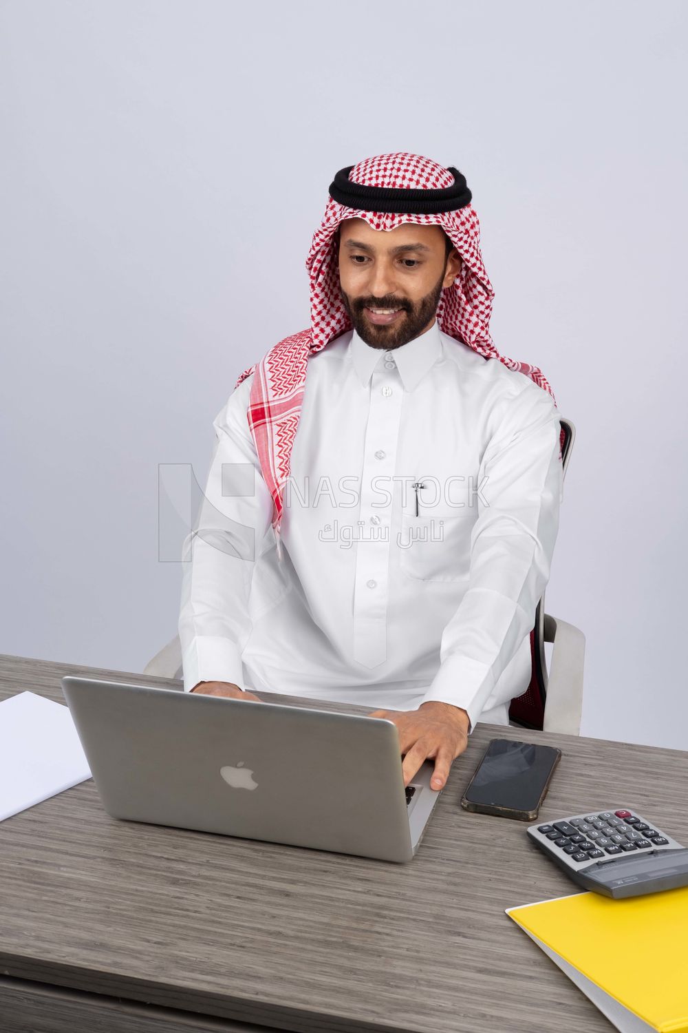 Gulf man working in company