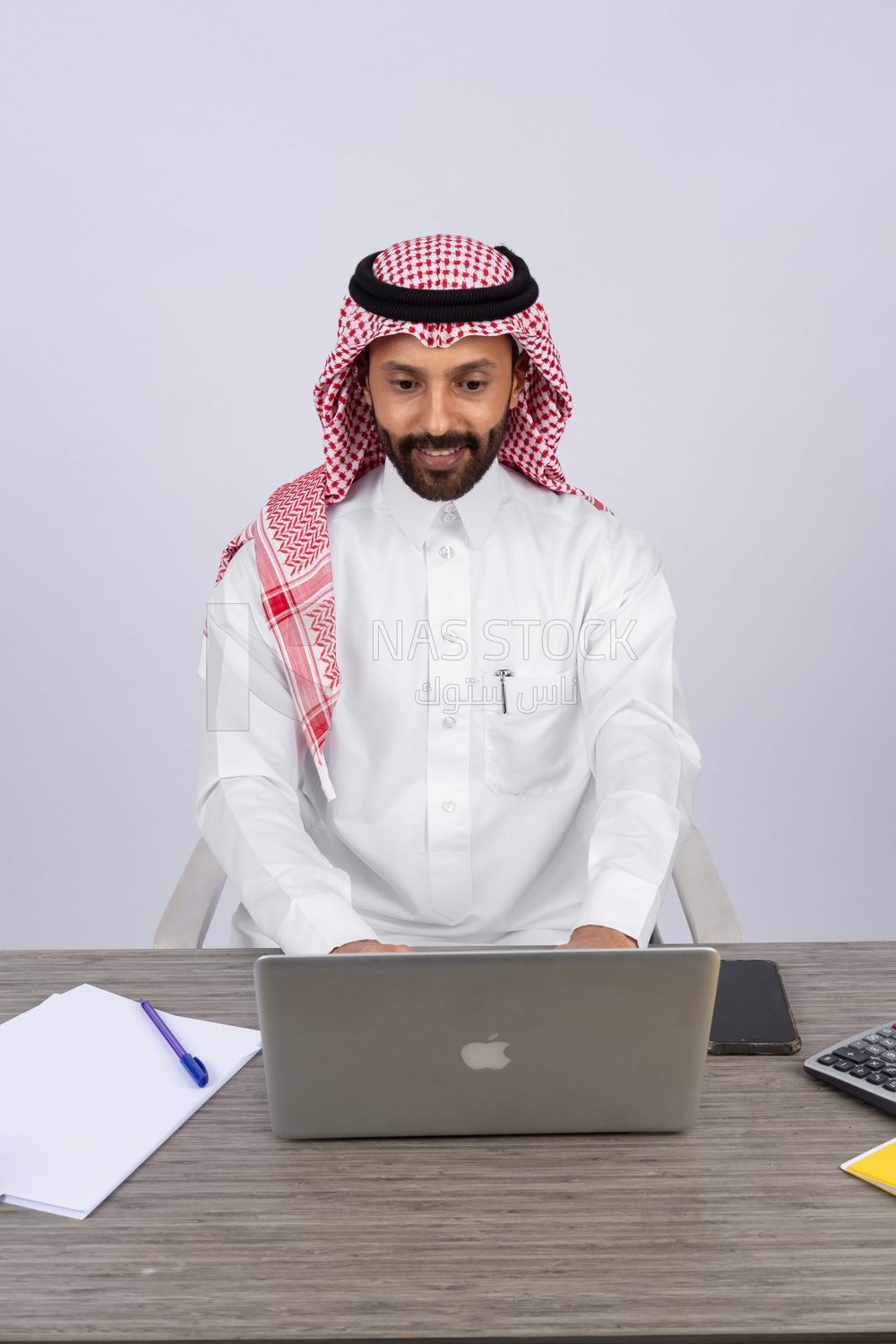 Gulf man working in company