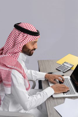 Gulf man working in company