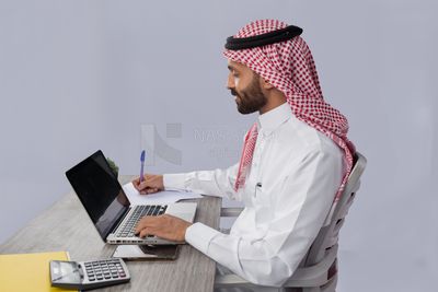 Gulf man working in company