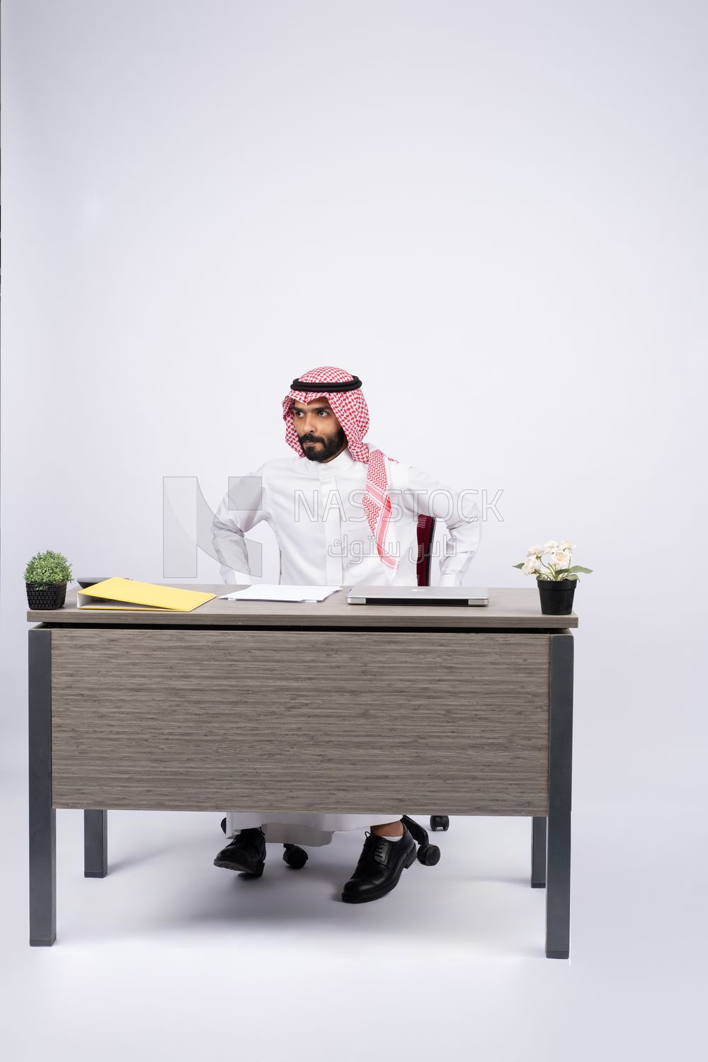 Gulf man working at a desk