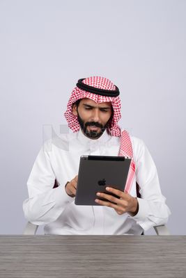 Gulf man using a tablet