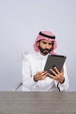 Gulf man using a tablet